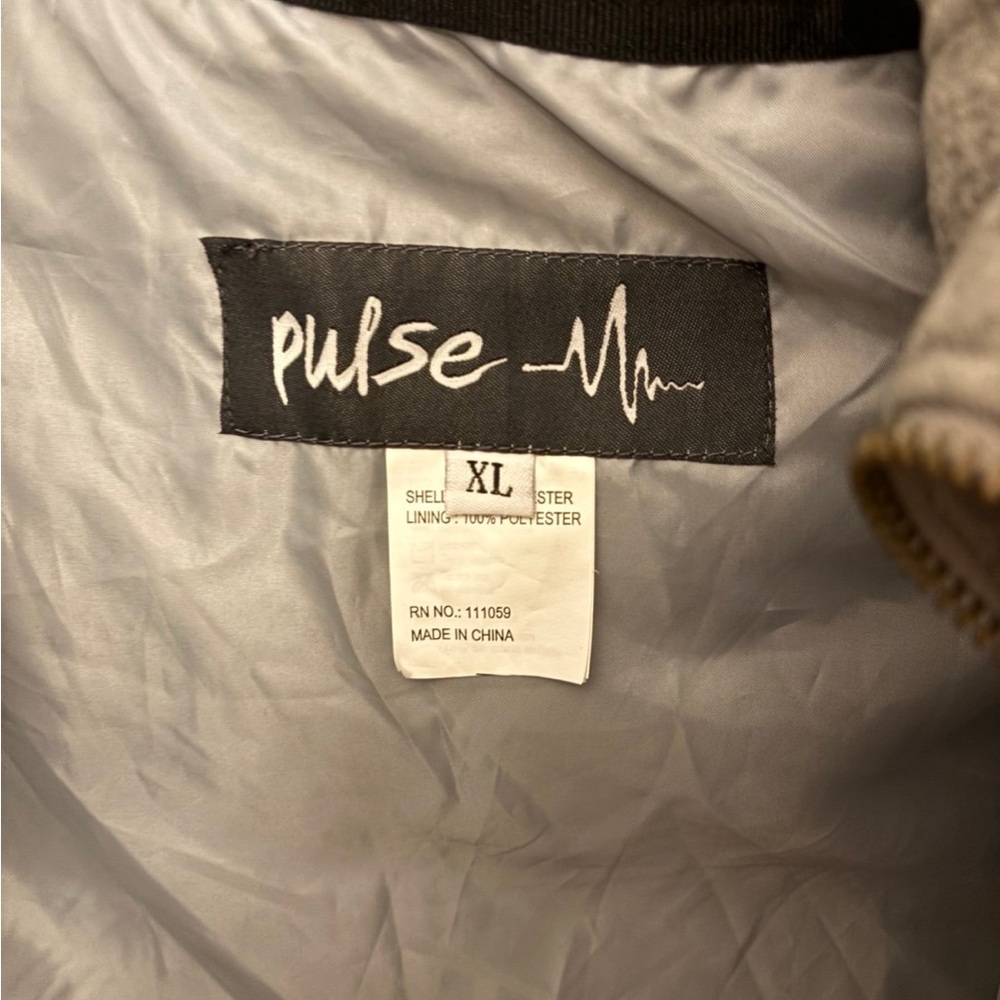 BURTON Women's DryRide Star Hooded Full-Zip Vest - Picture 8 of 8